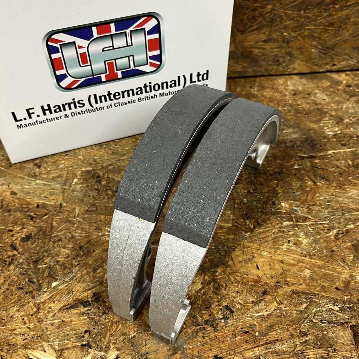 トライアンフ BSA ブレーキシュー ドラム ビンテージトライアンフ カスタム 8インチ 37-1337 37-1338 W1337 W1338 W1410 W1411 68-5524 68-5525 37_1410_11