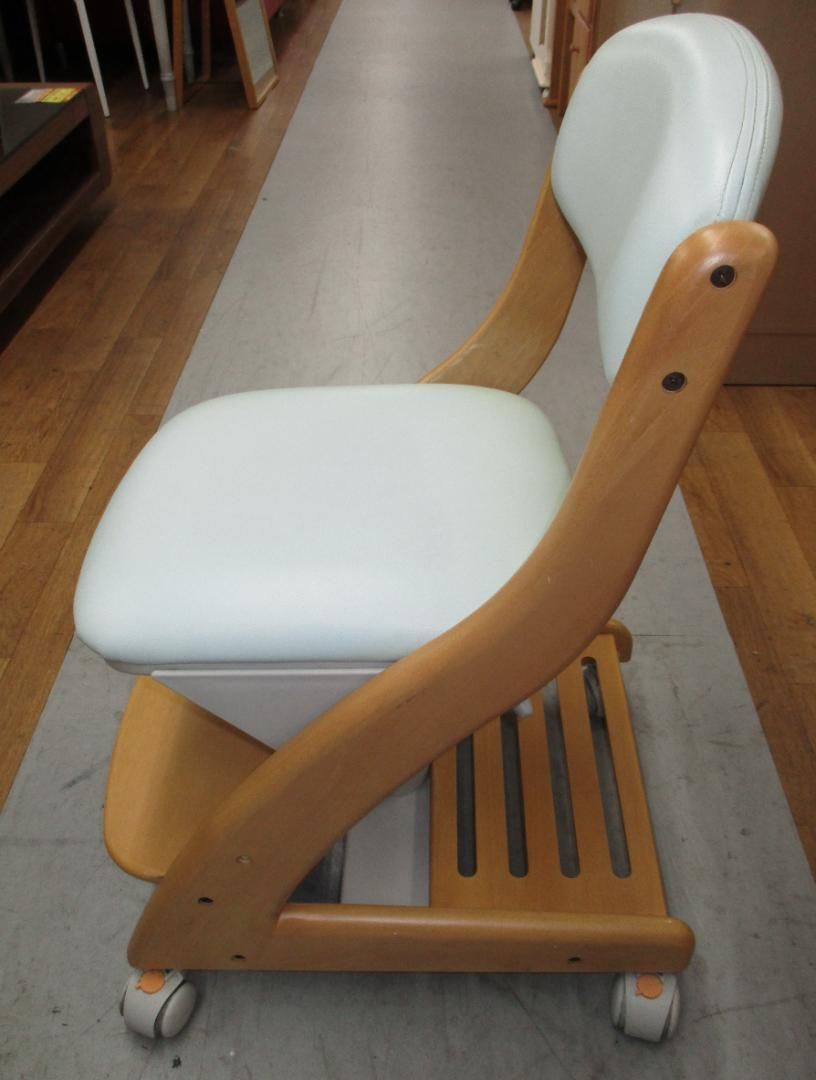 R210 KOIZUMI 天然木 油圧昇降、学習用椅子 キャスター付き幅42cm 