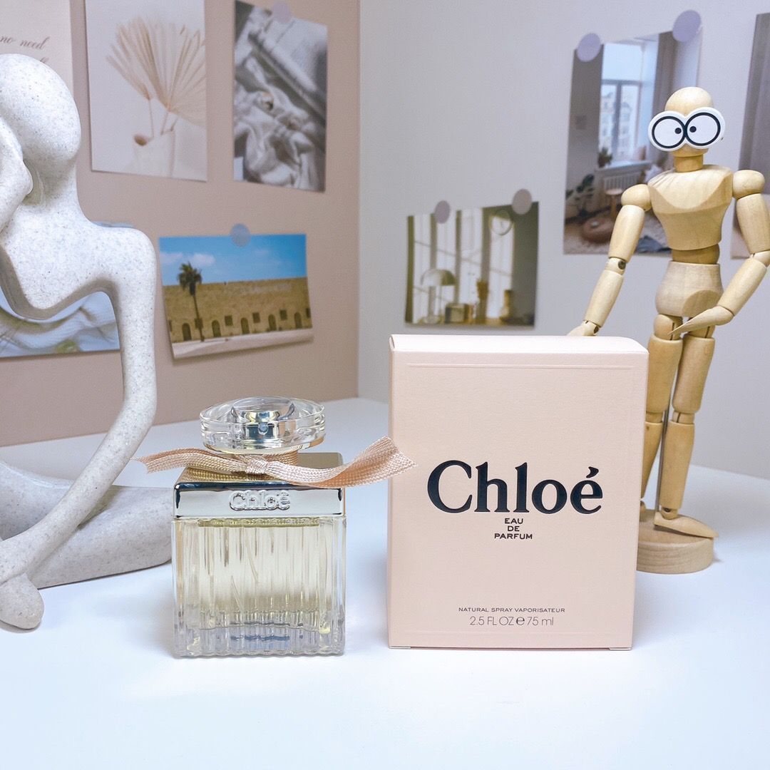 【新品未開封】 クロエ　オードパルファム　50ml 香水　4個セット Chloe 新品未開封】 クロエ オードパルファム 50ml 香水 4個セット Chloe