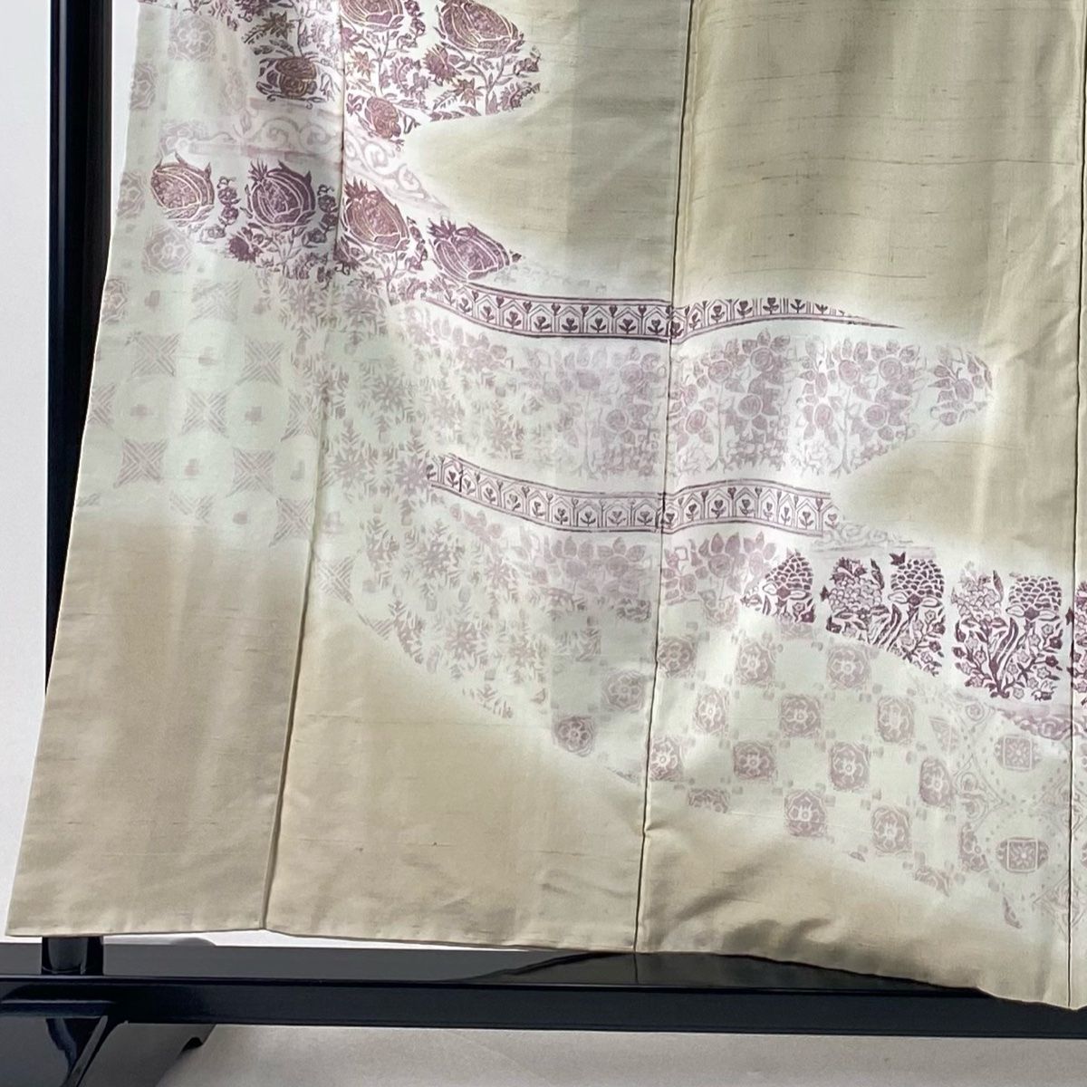 付下げ 身丈157cm 裄丈63cm S 袷 帝王紫 紬地 落款 草花 市松 金彩 ベージュ 正絹