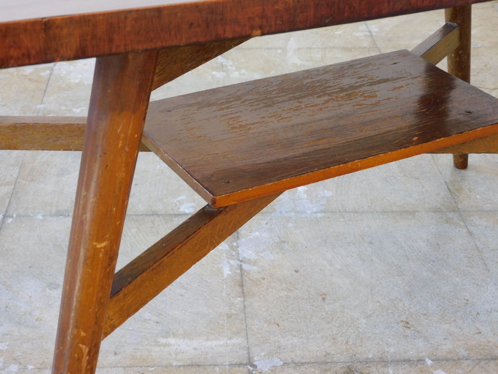 サイドテーブル