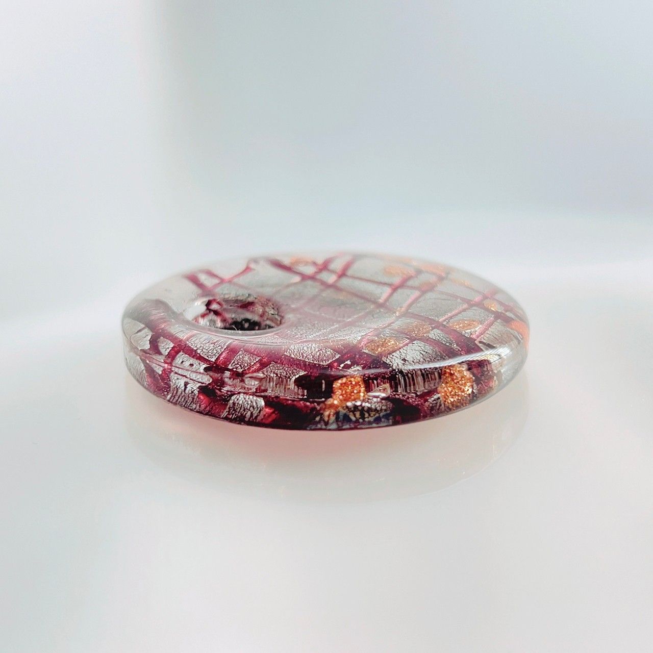 Y13 ユタが送念 不倫愛成就 略奪愛 気持ちを手に入れる 気を惹く 太陽の守護 てぃだの雫環 恋愛 お守り ブラック ガラスチャーム 円 チェック 送念 恋愛運 縁結び 略奪 不倫 三角関係 海 祈祷 おまじない 沖縄 ペンダントトップ プレゼント デート