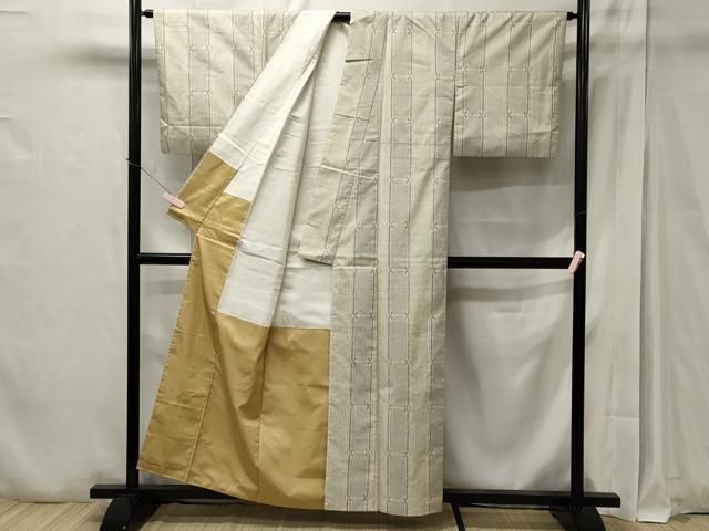 ♦極美品♦本場白紬大島訪問着単品販売♦貴重な120亀甲 本場大島紬 白大島紬 美しい花に亀甲模様 着物 正絹 袷 広衿 RK
