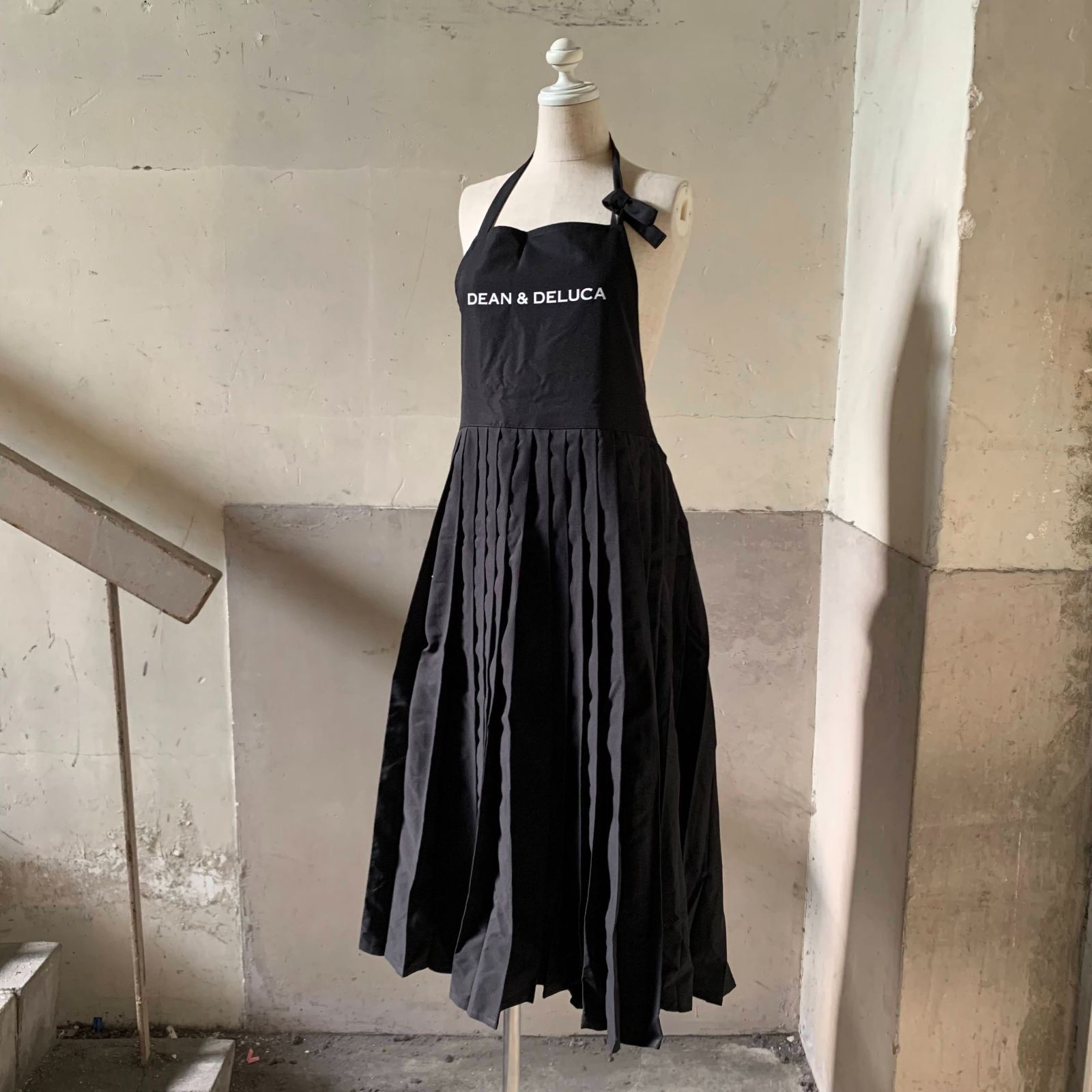 DEAN & DELUCA x BEAMS COUTURE プリーツのエプロンドレス
