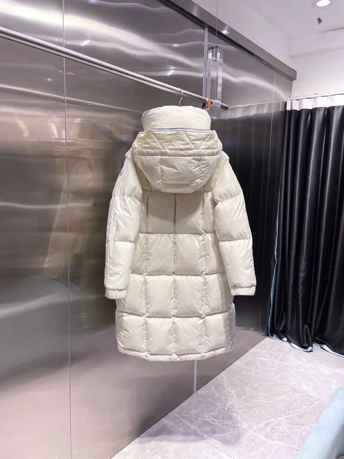 モンクレール　ロンパース白 ホワイト（白）系 MONCLER(モンクレール) ベビーロンパース