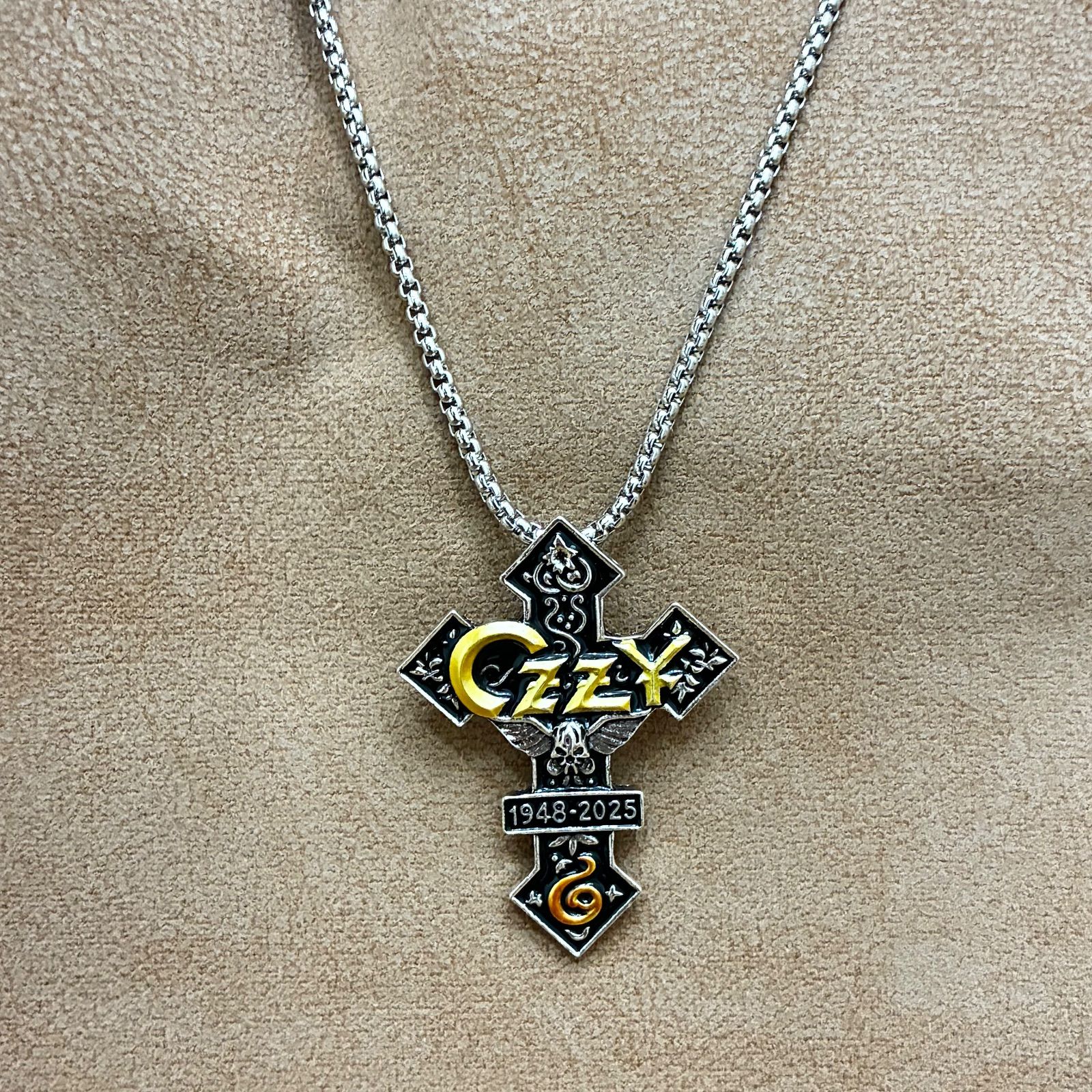 新品 オジーオズボーン クロス 十字架 ペンダント ネックレス