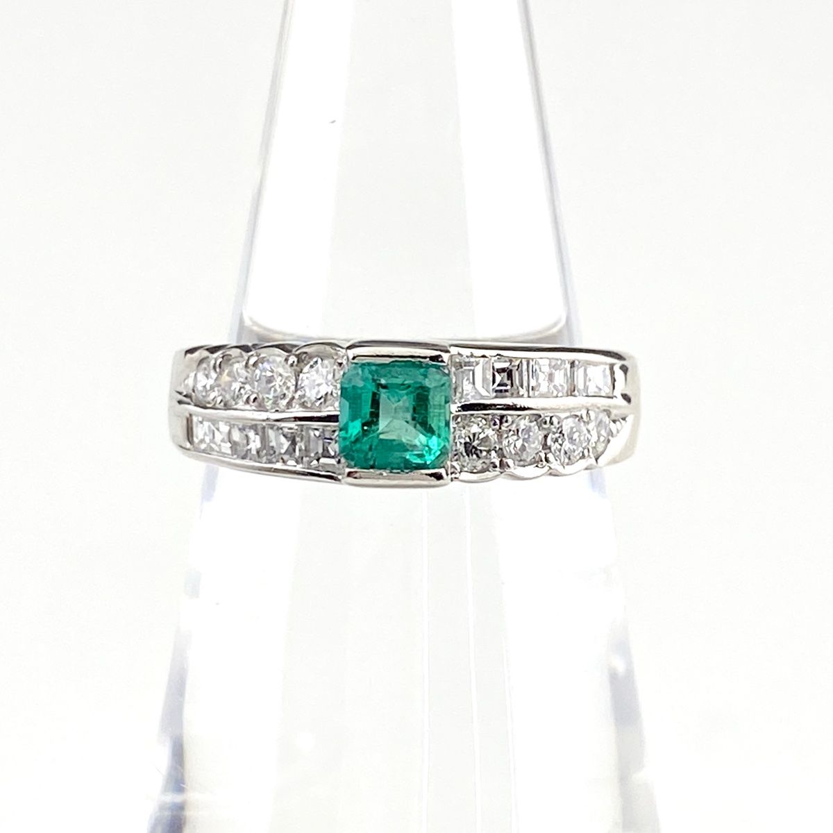 エメラルド デザインリング プラチナ 指輪 メレダイヤ リング 10.5号  