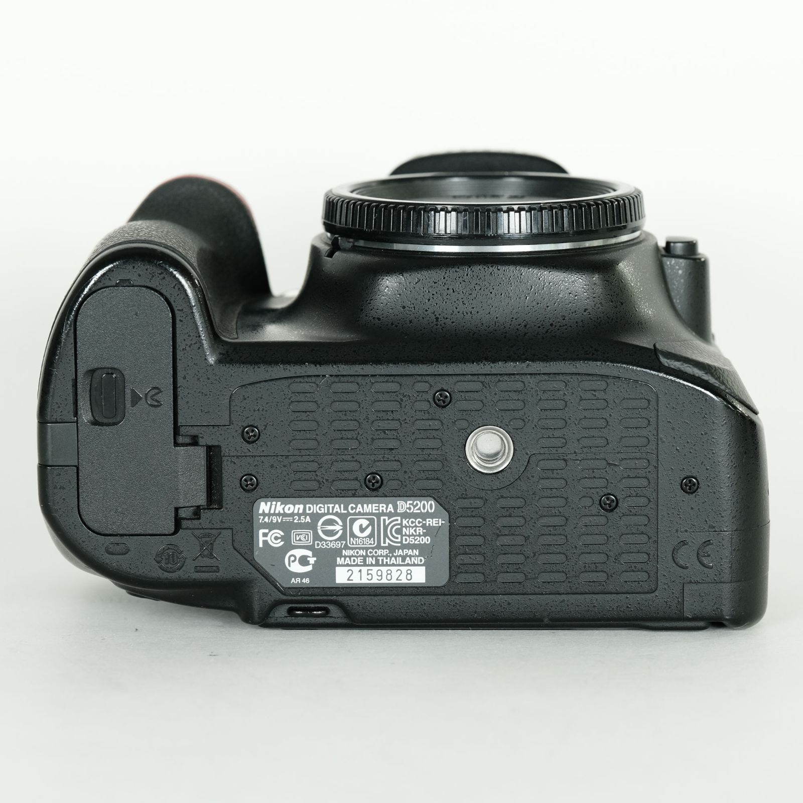 Nikon D5200 ボディ Amazon.com : Nikon D5200 24.1 MP CMOS Digital SLR Camera Body Only