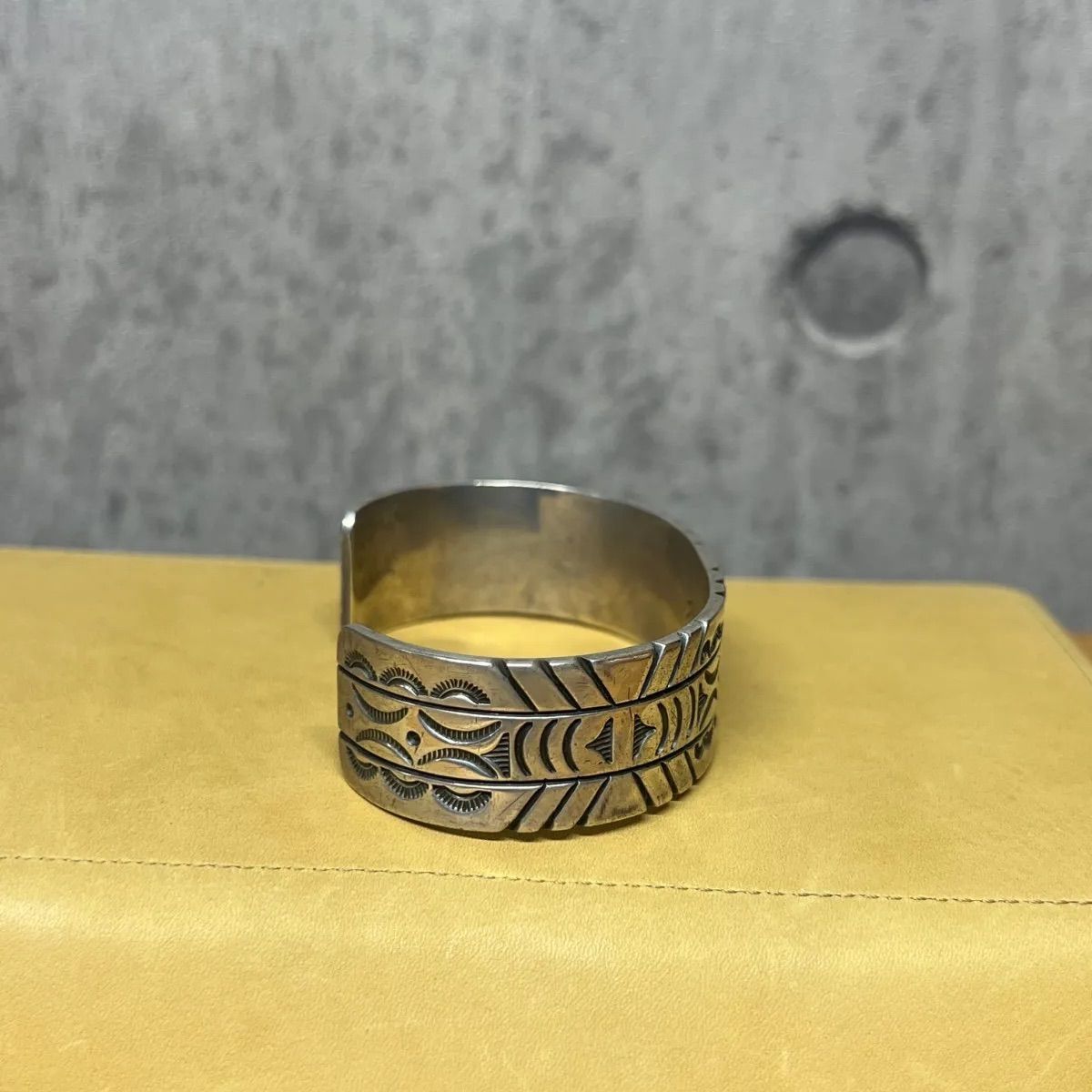 今がお買い得 NAVAJO Joe Delgarito スタンプワーク バングル Sterling 精妙な