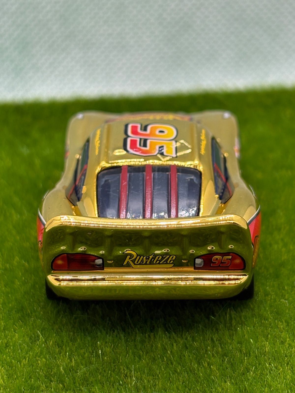 新品】カーズ ミニカー ライトニングマックィーン95 ゴルド 金 - メルカリ