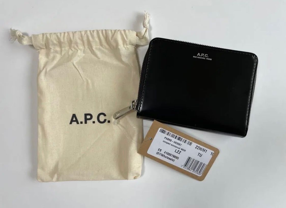 【新品未使用】APC コンパクト エマニュエル 二つ折り財布 ブラック