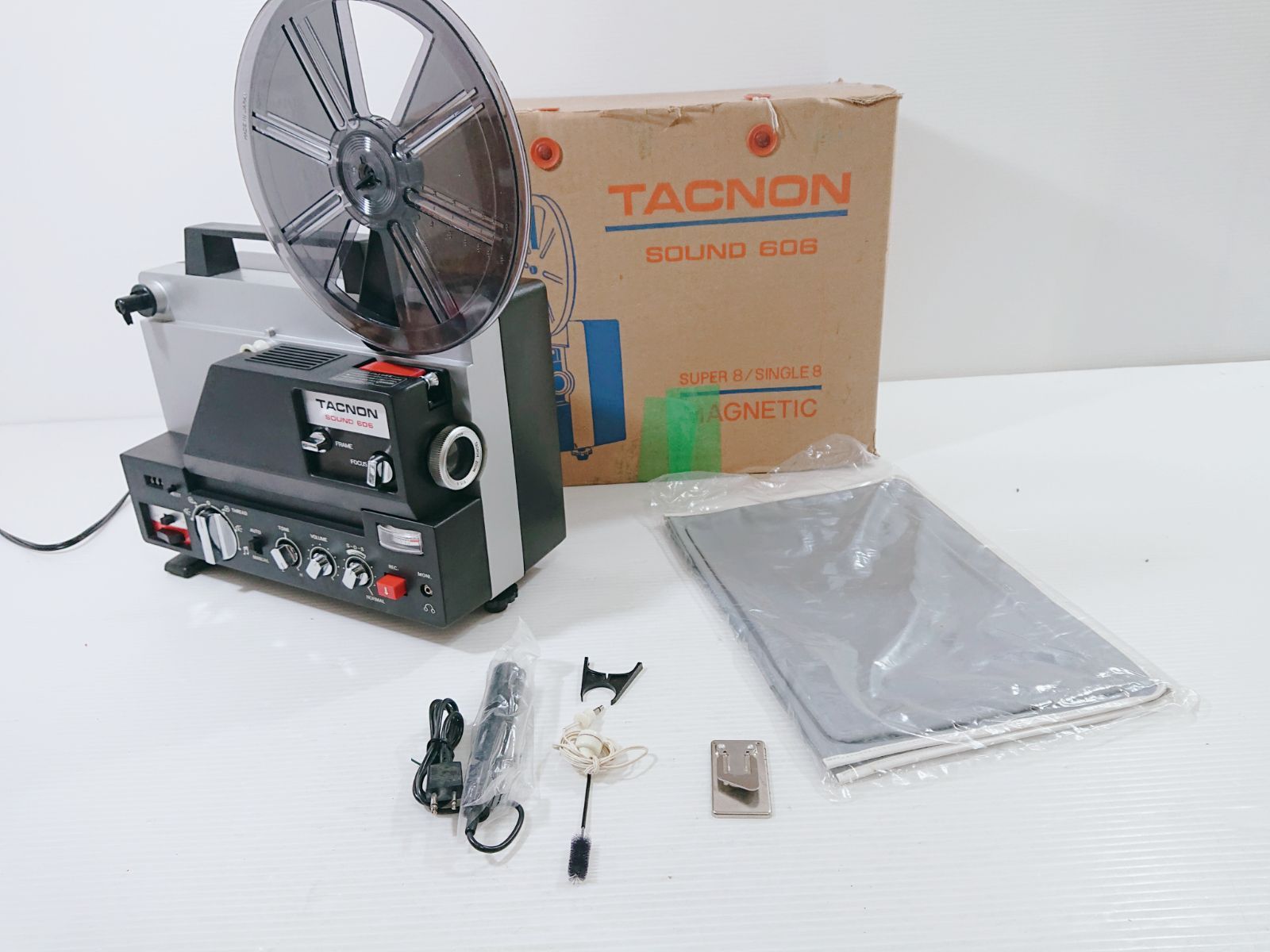 ジャンク・レトロ品 TACNON SOUND 606 映写機 - リサイクルショップ