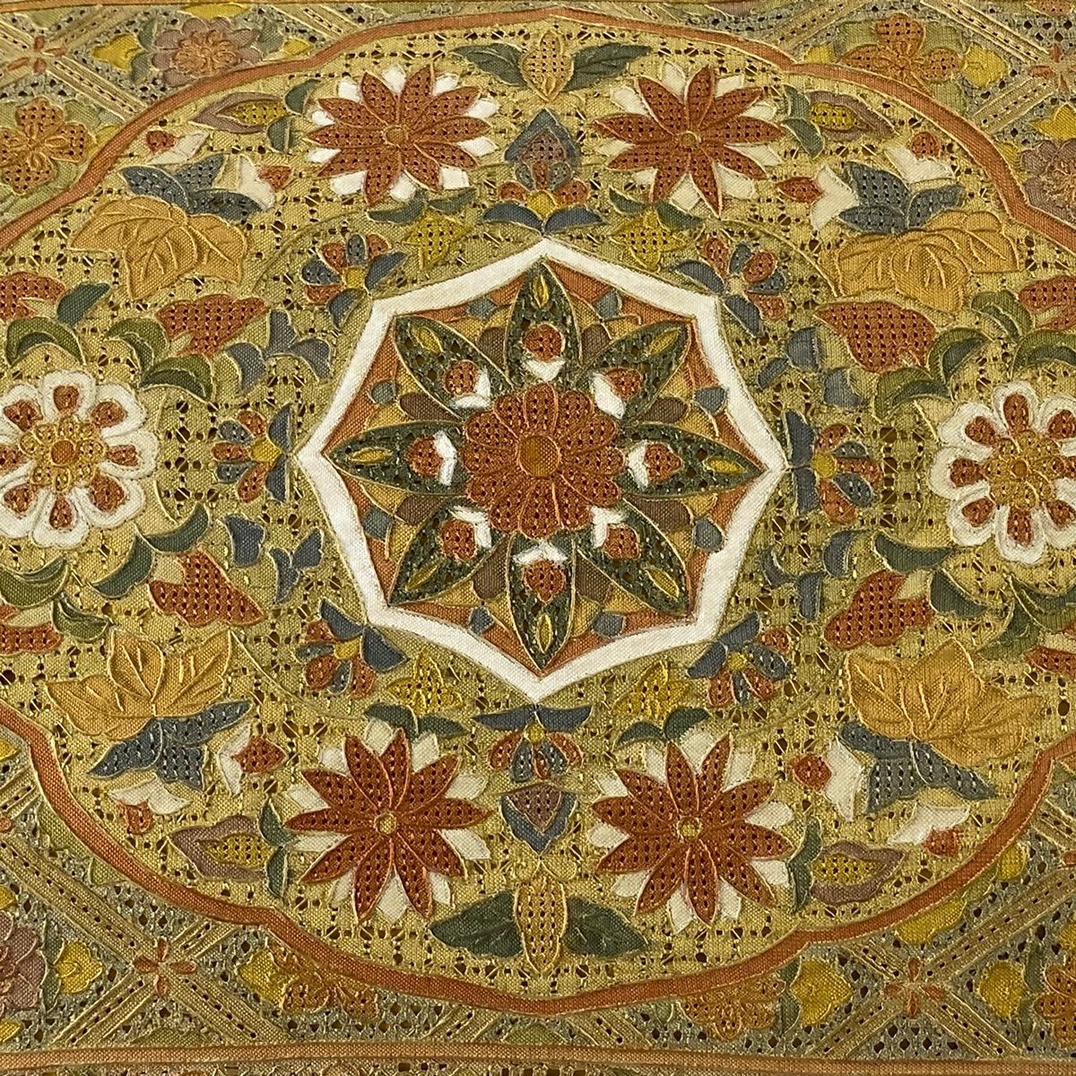 袋帯 逸品 華文 菱 刺繍 黄土色 お太鼓柄 正絹 【中古】 - メルカリ