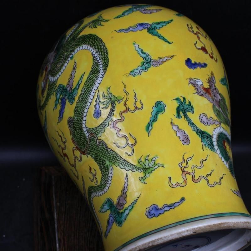 清康熙黄地粉彩龍鳳紋将軍茶壺  景徳鎮 陶磁器 装飾品 現代工芸品 美術品 置物 清康熙黄地粉彩龍鳳紋将軍茶壺 景徳鎮 陶磁器 装飾品 現代工芸品