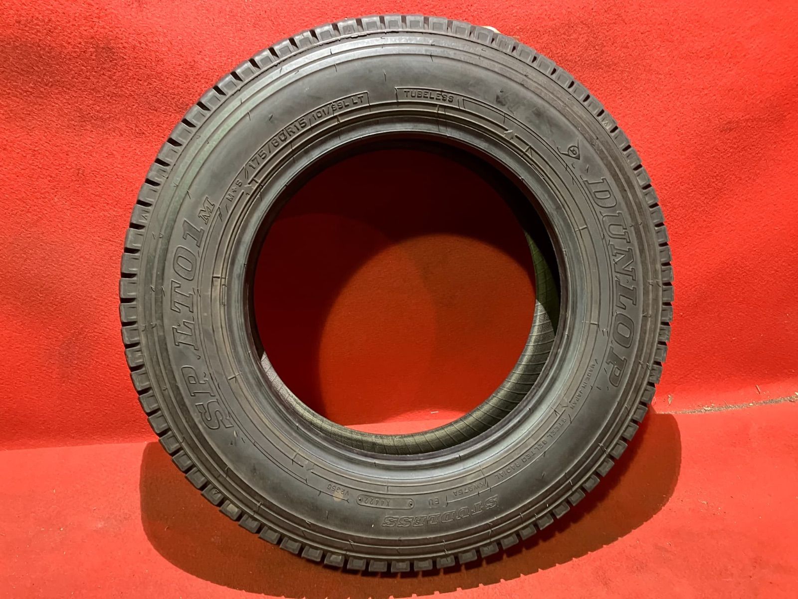 スタッドレスタイヤ