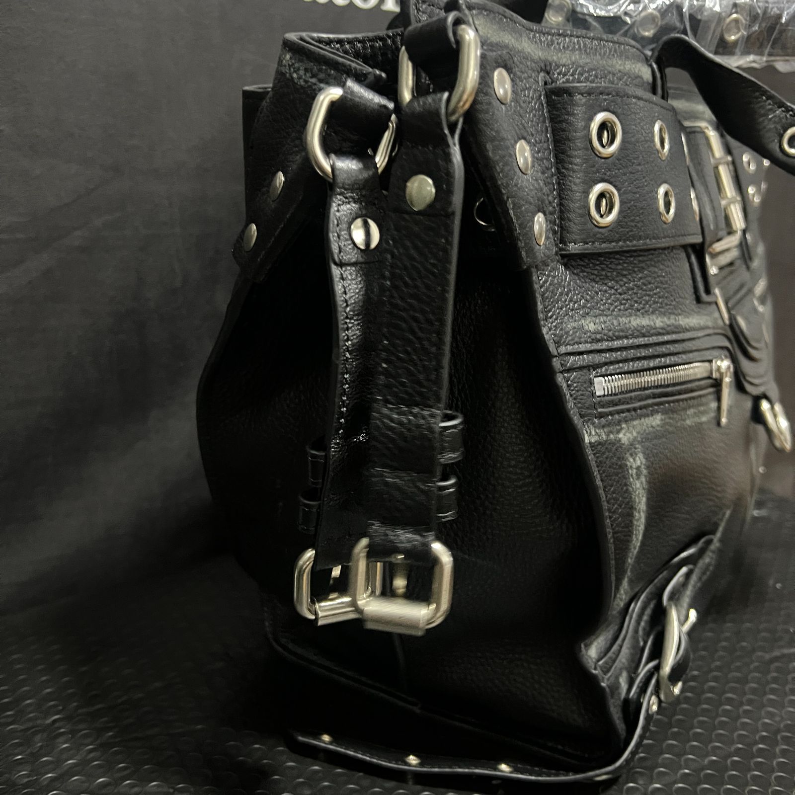 BALENCIAGA(バレンシアガ) emo バケットバッグ - メルカリ 