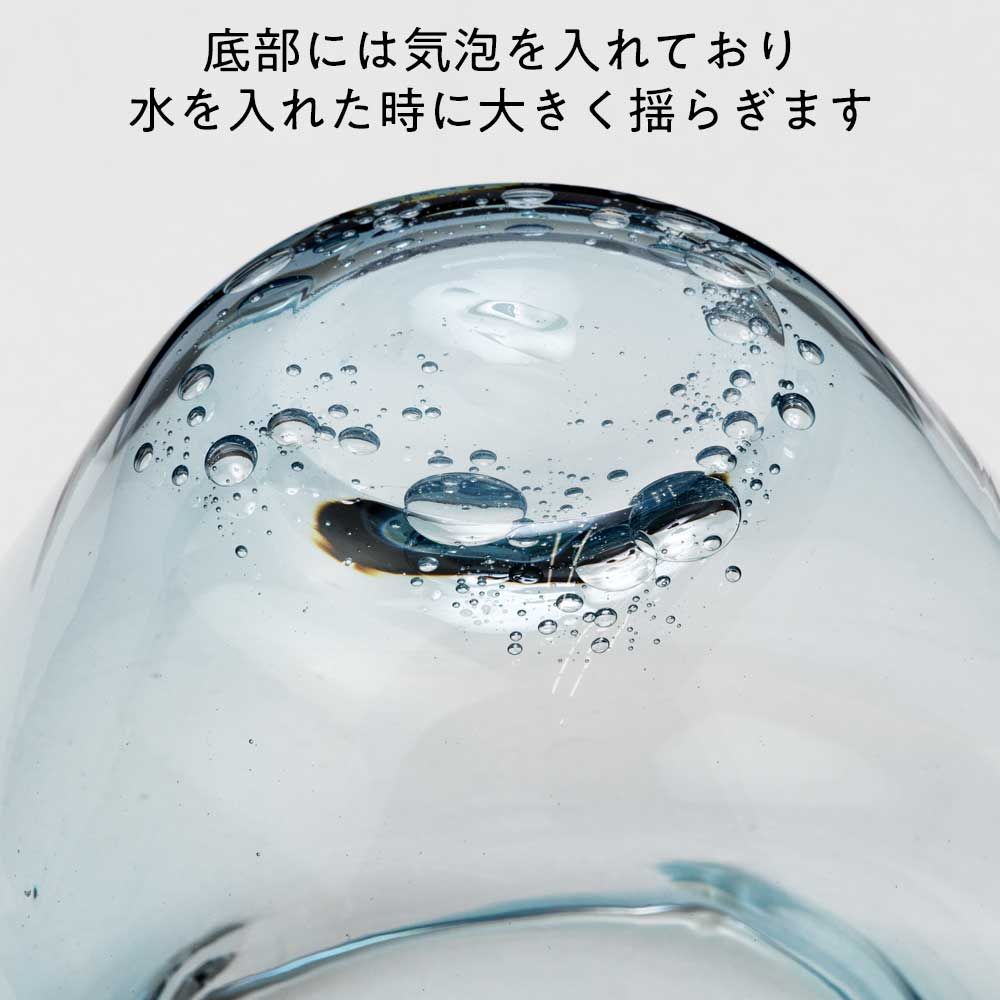 宙吹き製法で作られたハンドメイドの硝子工芸品