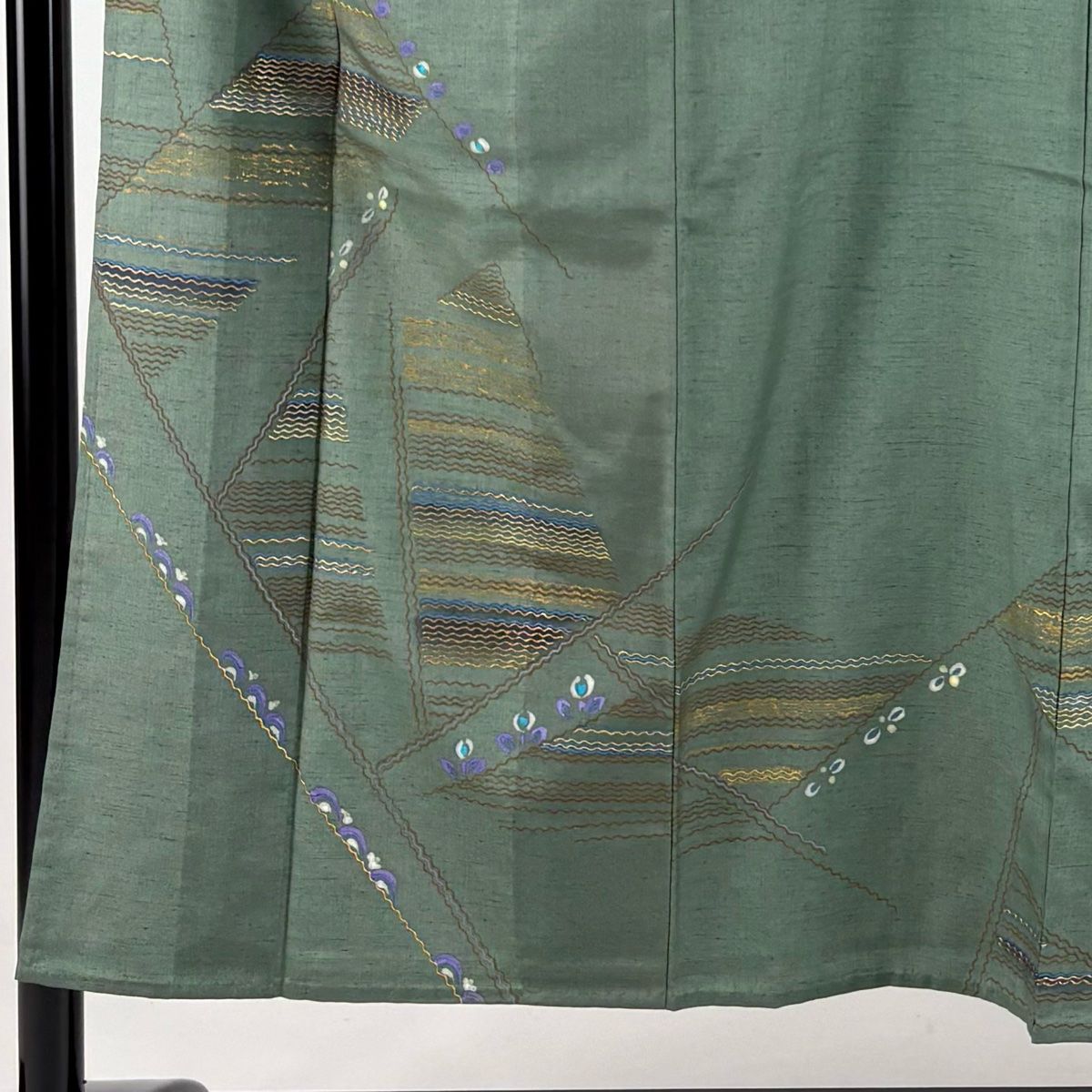 付下げ 身丈153.5cm 裄丈61cm S 単衣 紬地 やまと 幾何学 金彩 薄緑 正絹 秀品