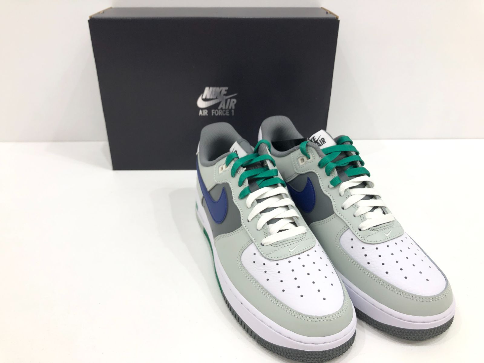 【小牧店】未使用／NIKE・ナイキ／AIR FORCE 1  07 LV8／スニーカー／27.5cm【S126-0358】