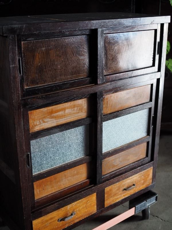 ダイヤガラスの小ぶりな水屋箪笥 昭和前期 古録展 品番S10765