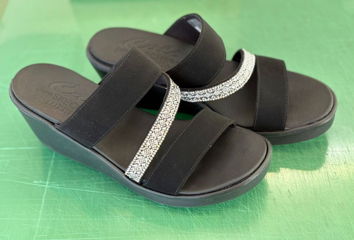 ☆新品☆Skechers (スケッチャーズ) サイズ:27cm レディース