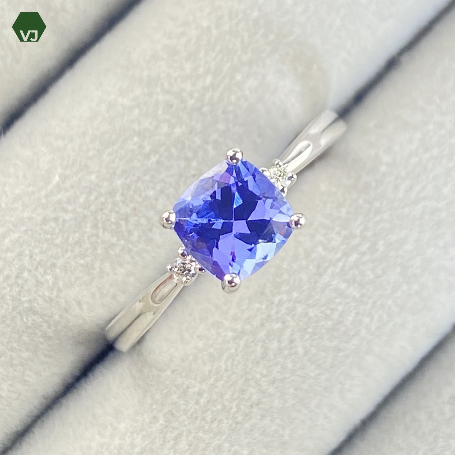 31-24 タンザナイト ダイヤモンド リング 1.00ct D0.02ct PT950 14号 By vivid-J