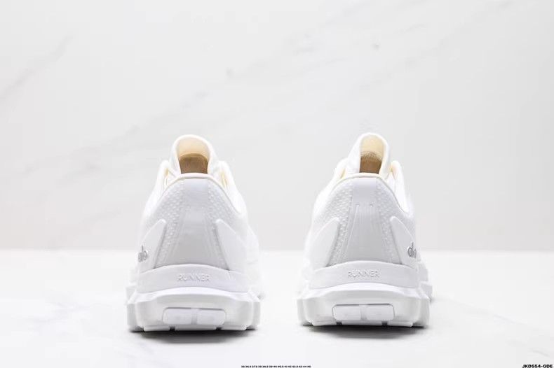 新品未使用】ALO Yoga Alo Runner アローヨガ アローランナー