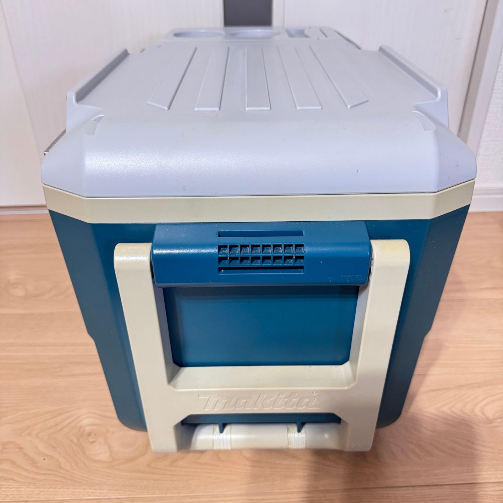 ☆動作確認済み Makita マキタ CW180D 18v 20L 充電式保冷温庫