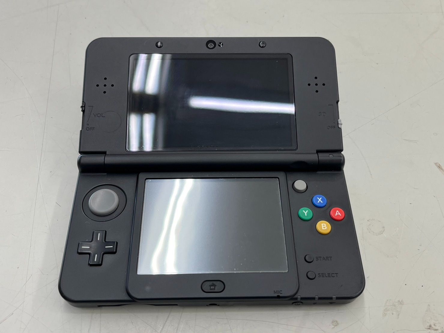 new3ds　ブラック　黒　Black ほぼ未使用極美品　ファミコン仕様　new new3ds ブラック Black 黒 ほぼ未使用極美品 ファミコン - メルカリ