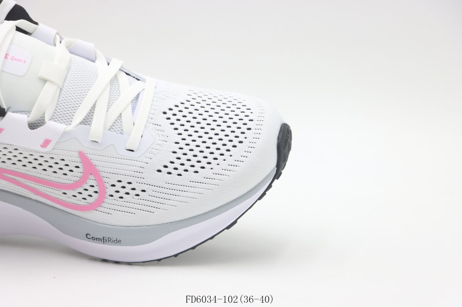 Nike ZoomX ランニングシューズ ホワイト/ピンク Nike ZoomX ピンク ランニングシューズ ヴェイパーフライ 27