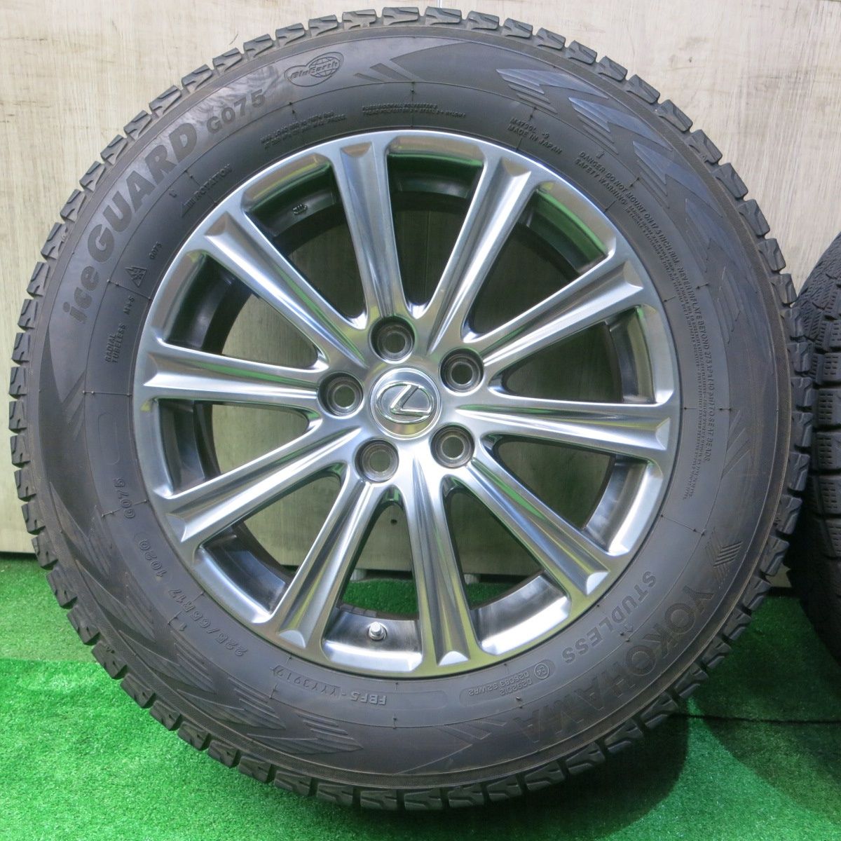 センサー付！キレイ☆レクサス NX 純正 225/65R17 スタッドレス 