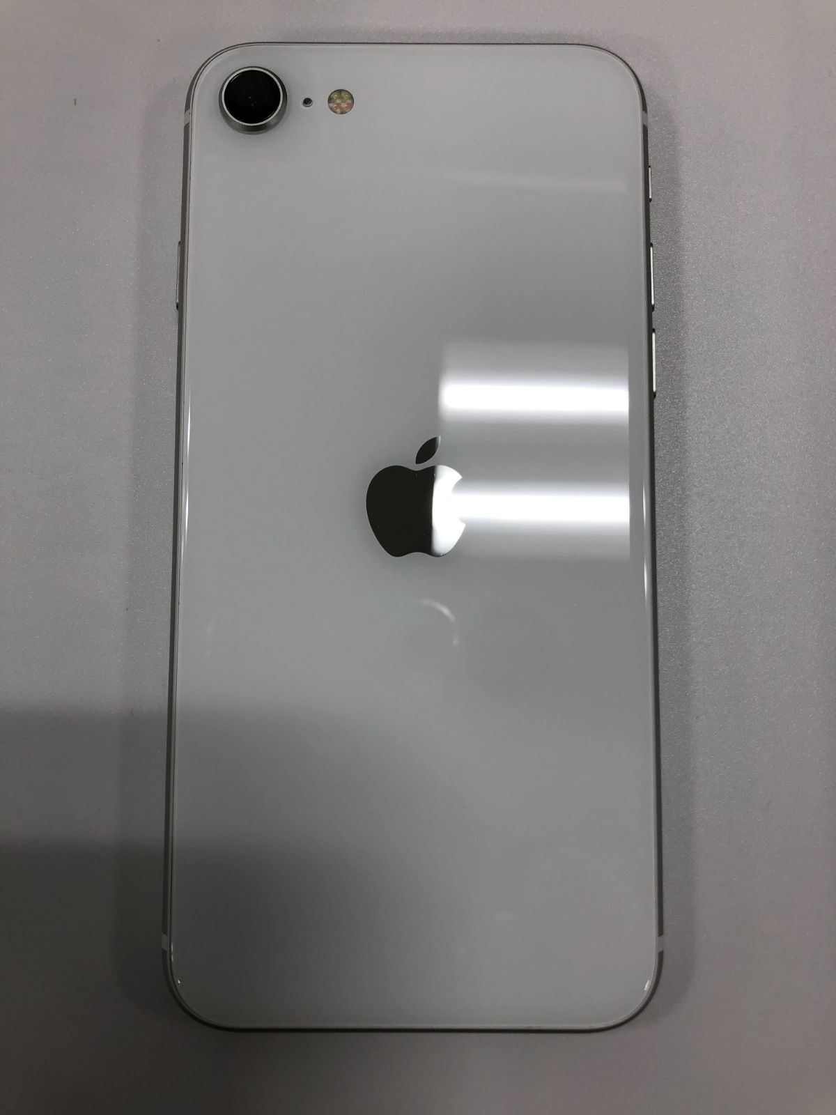 【中古】iPhone SE 第2世代 (SE2) 64GB ホワイト バッテリ90％ SIMフリー キャリア無し