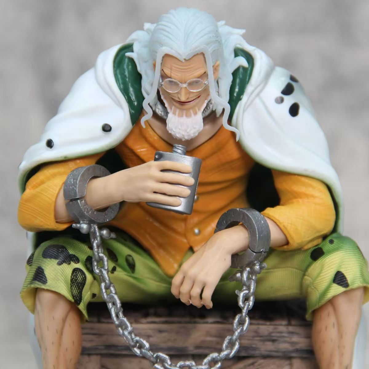 ワンピース 冥王レイリー 座り方 フィギュア