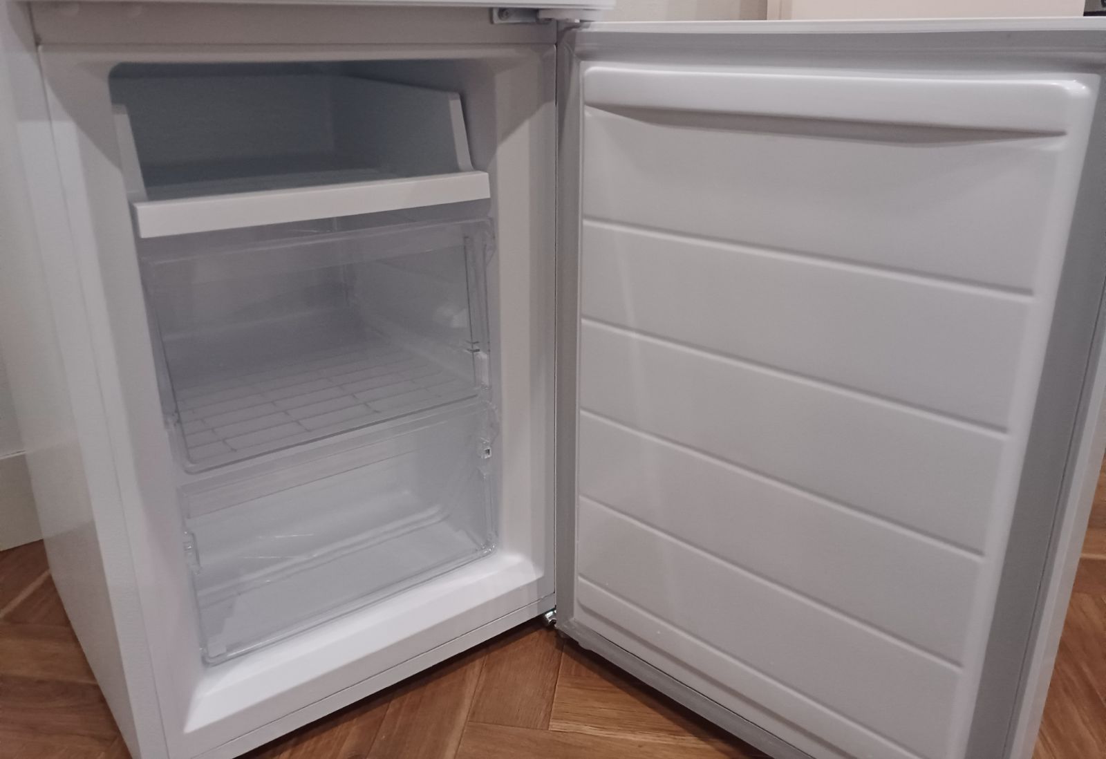 Comfee 冷凍冷蔵庫 174L RCB169WH1JP 2024年製 Comfee 冷凍冷蔵庫 174L