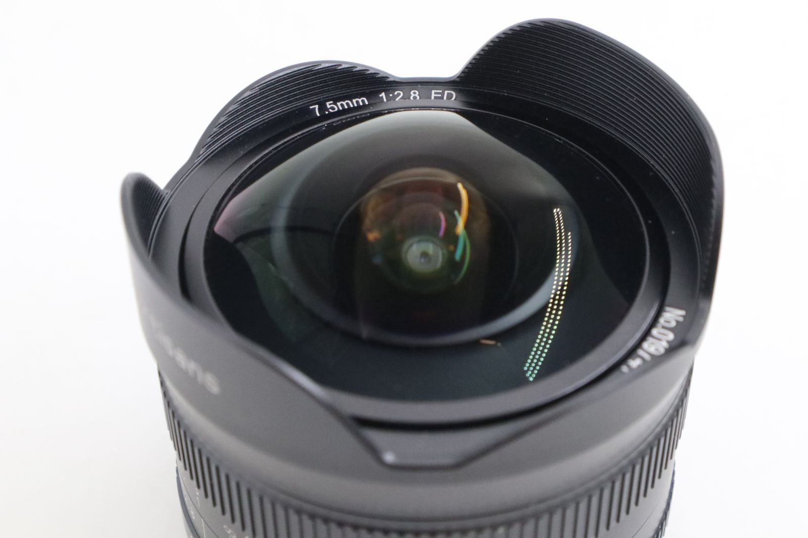 7.5mm F2.8