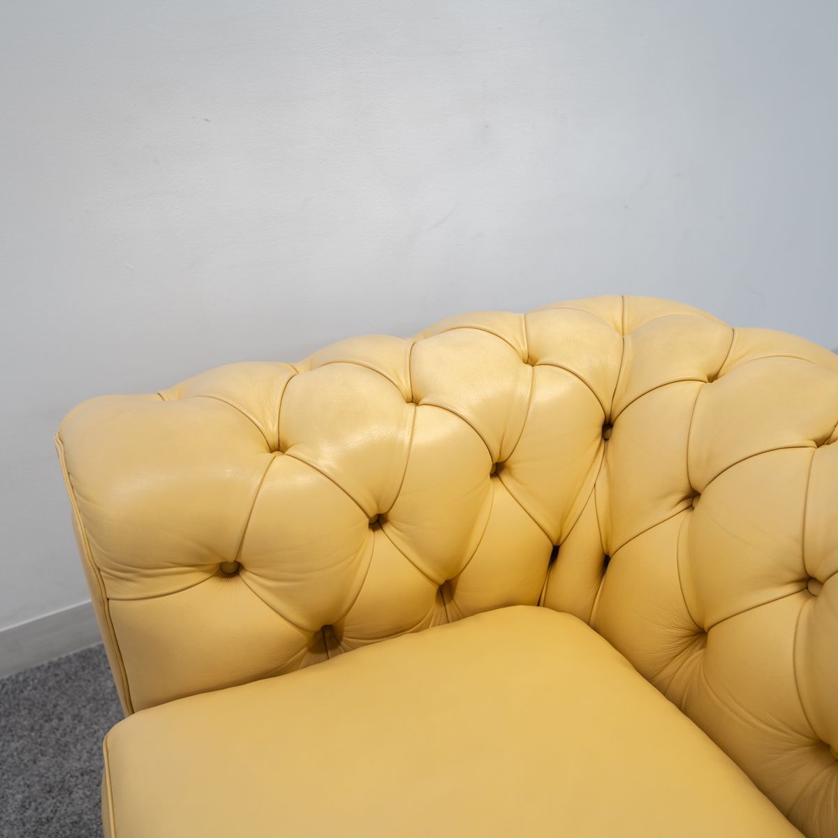 Poltrona Frau ポルトローナフラウ イエロー レザー ソファ Poltrona Frau ポルトローナフラウ イエロー レザーソファ