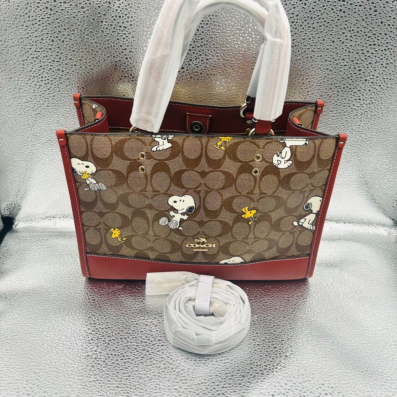 ✨新品未使用✨COACHトートバッグ SNOOPY カーキ×レッドウッドマルチ-