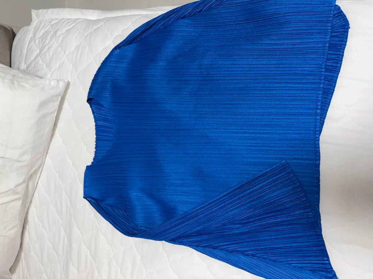 プリーツプリーズ ブルー フ トップス