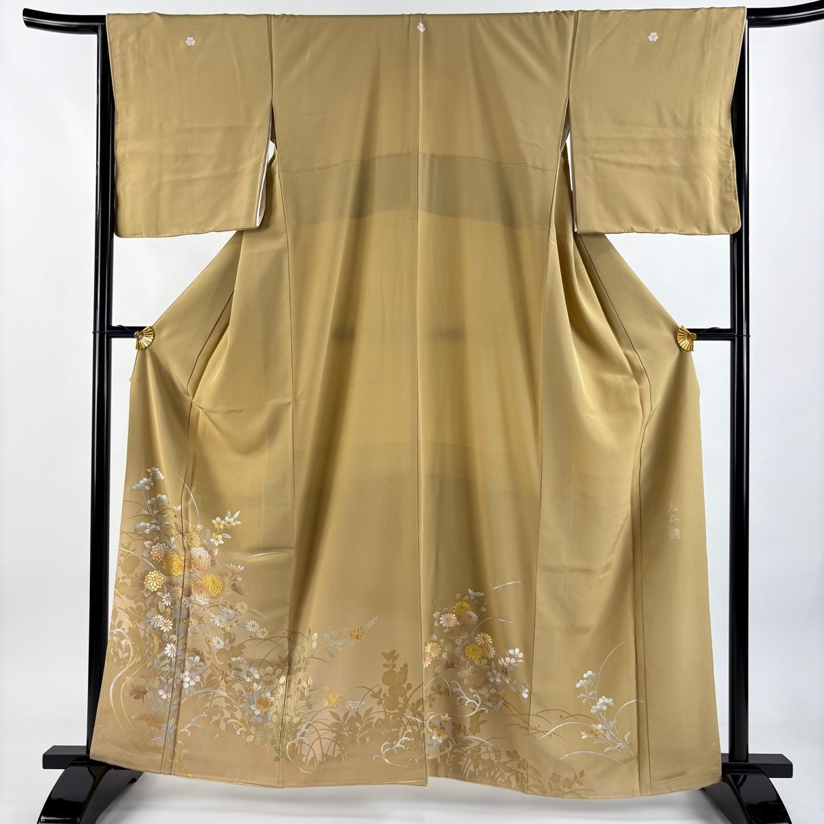 色留袖 身丈161.5cm 裄丈65cm M 袷 和田光正 落款 秋草 シルエット 金銀彩 ベージュ 正絹 三つ紋