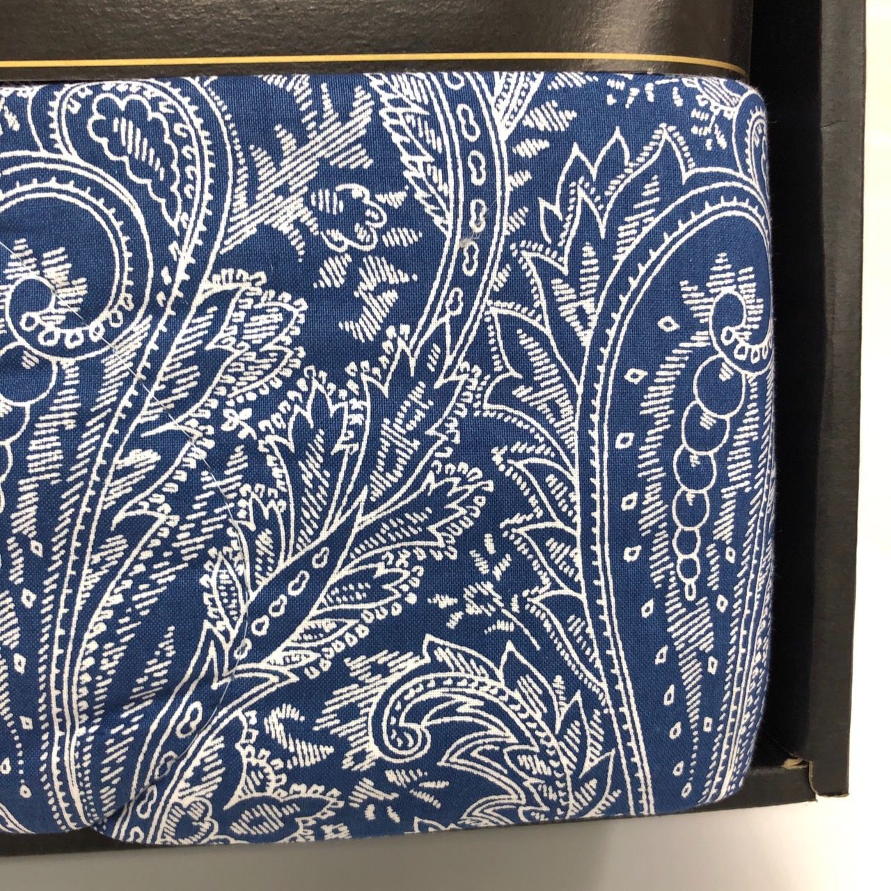 【極美品】イヴサンローラン ウール ペイズリー柄 ロゴ刺繍 ひざ掛け 肩掛け 極美品】イヴサンローラン ウール ペイズリー柄 ロゴ刺繍
