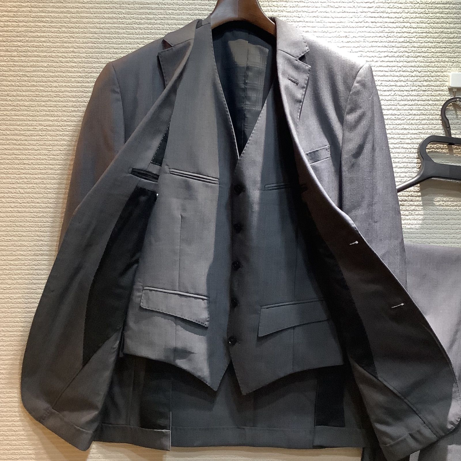 8/18までお盆期間限定価格 ※ メンズ BURBERRY BLACK LABEL バーバリーブラックレーベル 2B スーツ スリーピース ジャケット  ベスト パンツ グレー 92-76-170 38R - メルカリ