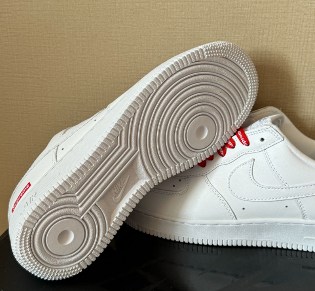 即購入不可！ 新品 ナイキ AIR FORCE 1 × SUPREME スニーカー メンズ レディース