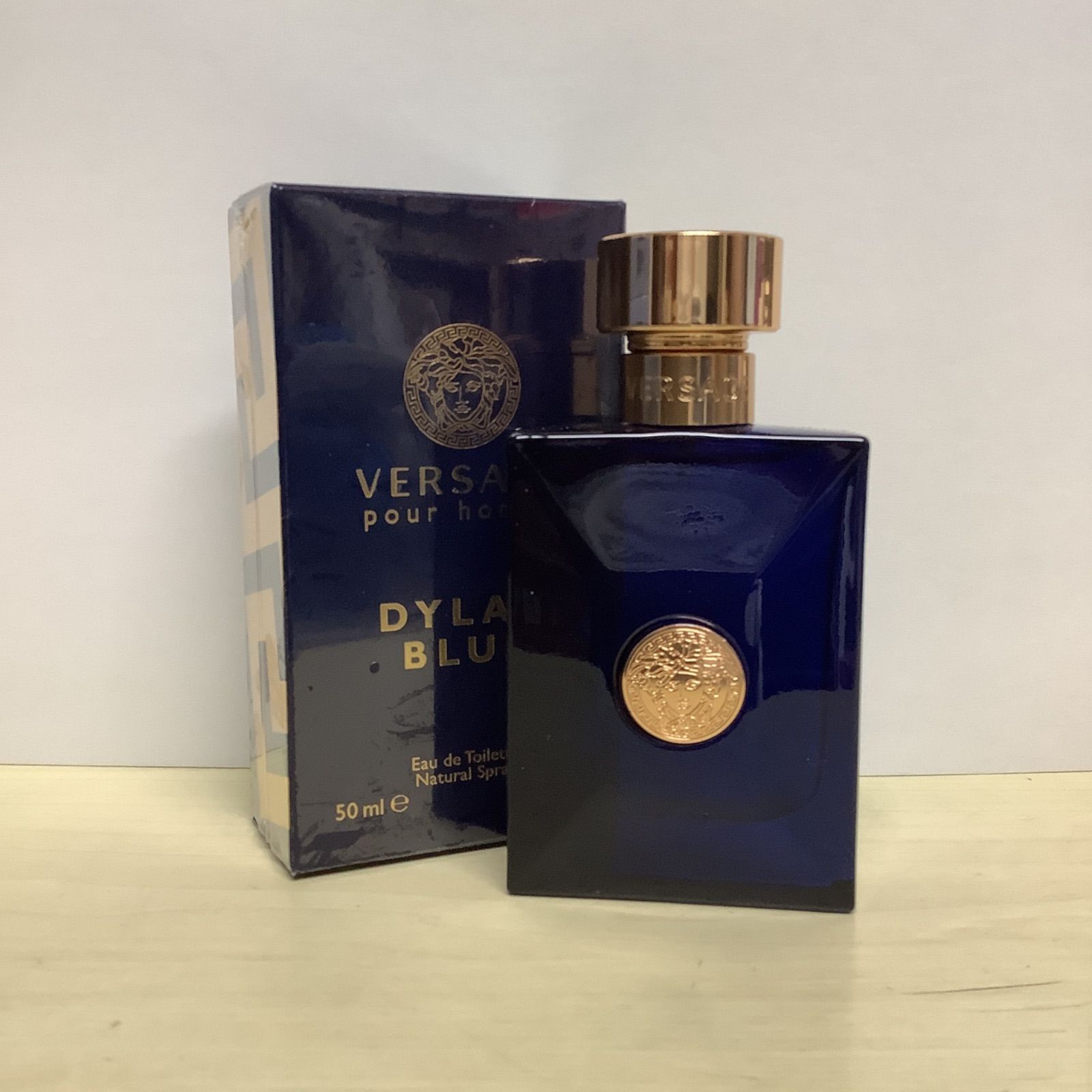 【新品未開封】ヴェルサーチ　ディランブルー　オーデトワレ　50ml 新品未開封VERSACE ヴェルサーチェ ディランブルー オードトワレ 50ml