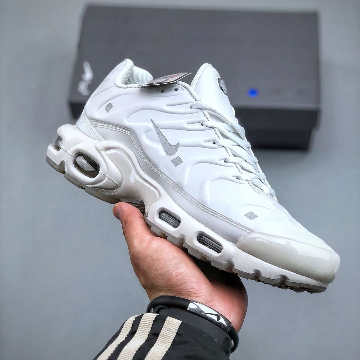 新品✨未使用❣️ 箱付 ✨ ナイキ スニーカー A-COLD-WALL Nike Air Max Plus 男女兼用 並行輸入品 ホワイト