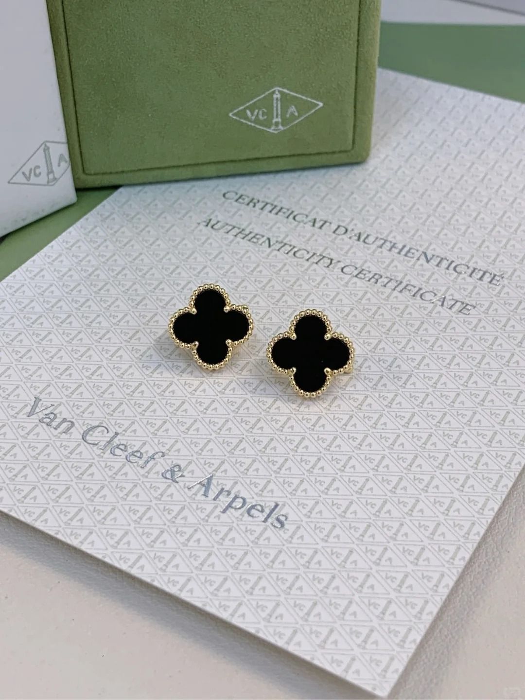 ✨極美品 VanCleef＆Arpels ヴァンクリーフ＆アーペル 四葉草 黒い五花 耳くぎ