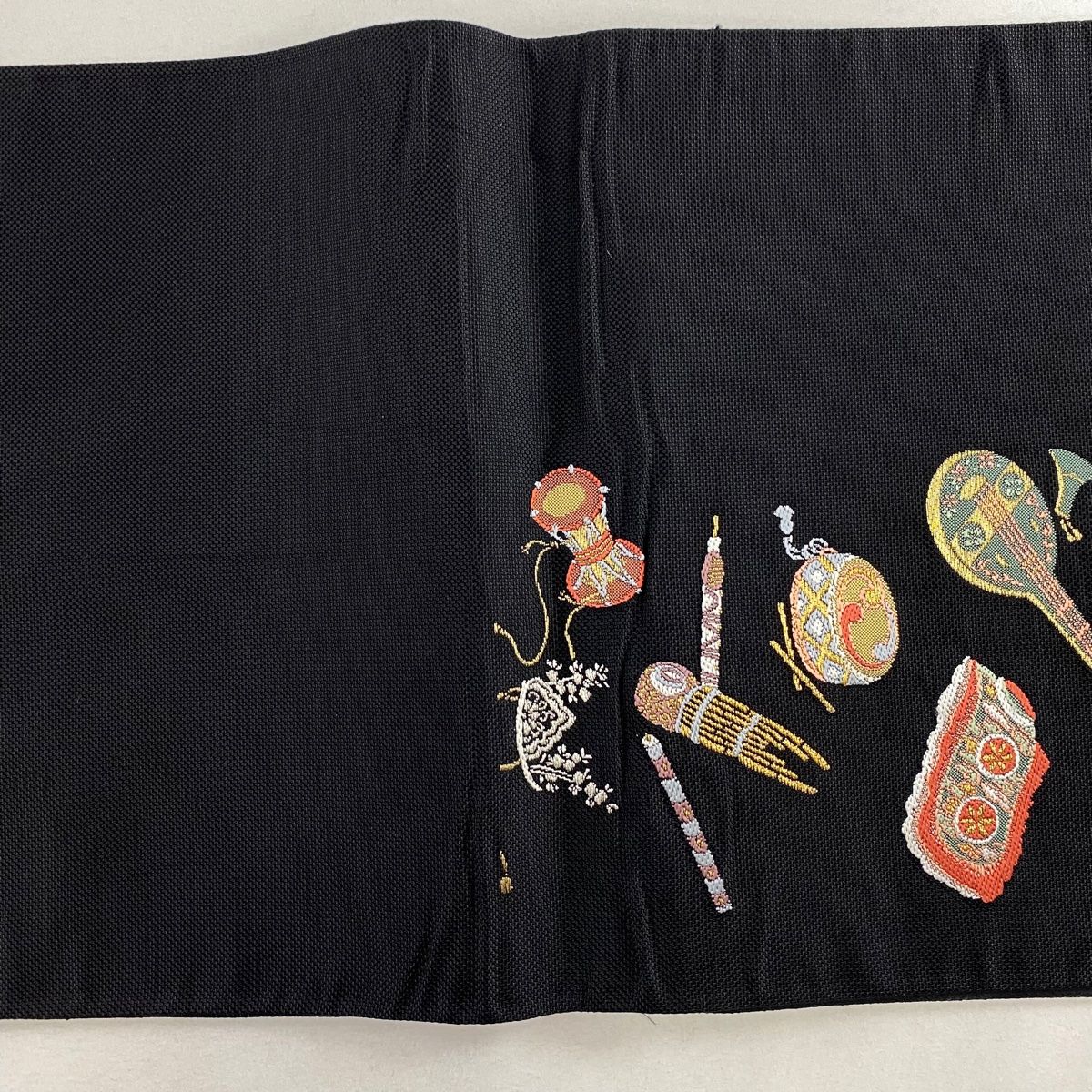 袋帯 正絹 黒地 煌めく 上品な花 六通 U-4395 袋帯 美品 秀品 和楽器 草花 金糸 黒 六通 正絹 【中古】 - メルカリ