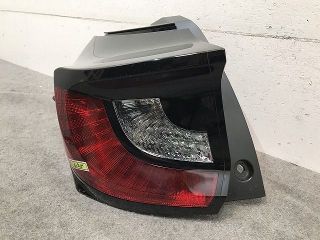 送料無料】MXPH10 ヤリス HV Z 純正 左 LED テールランプ ASSY コイト