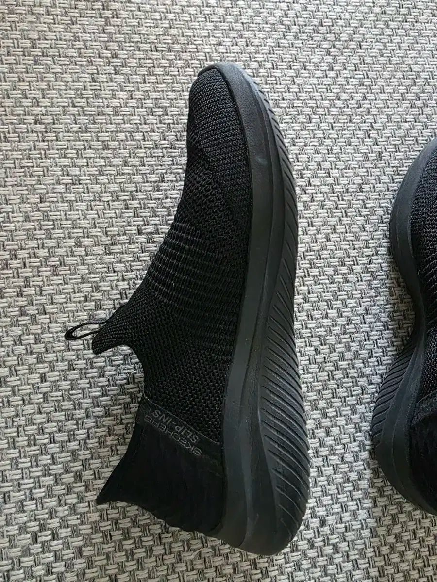 SKECHERS スケッチャーズ スリーピンズ スリッポン 黒 240