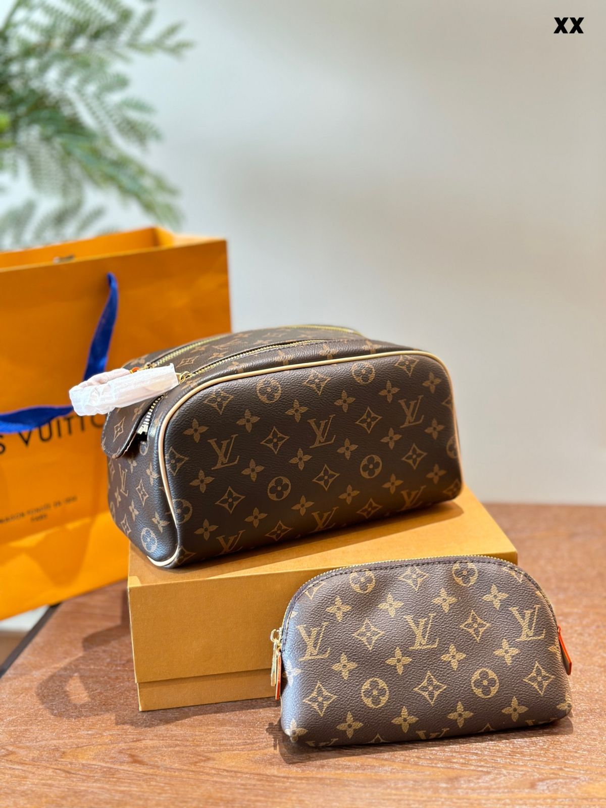 今日特価】LV Fashion Makeup Pouch - ルイ・ヴィトン