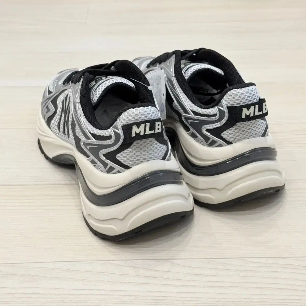 新品 MLB カーブランナー スニーカー ランニングシューズ